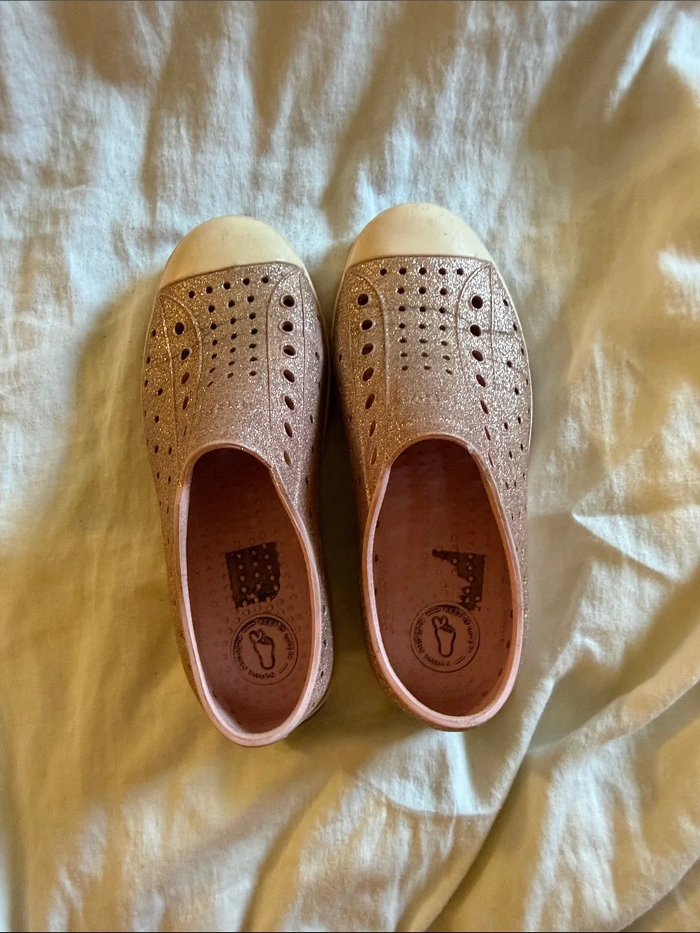Native Girls' Glitter Slip-On Sneakers in Rose